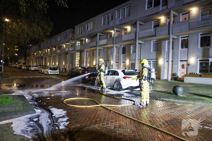 Auto volledig uitgebrand na vermoedelijke brandstichting