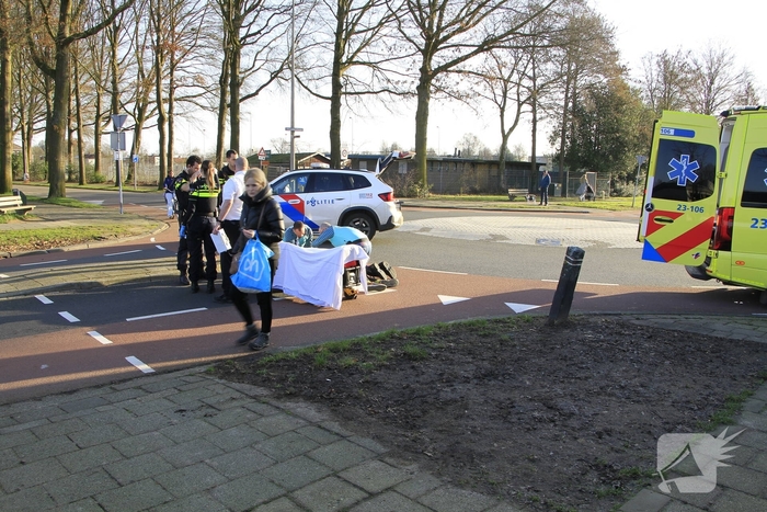 Fietser ernstig gewond na aanrijding op rotonde