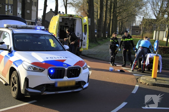 Fietser ernstig gewond na aanrijding op rotonde
