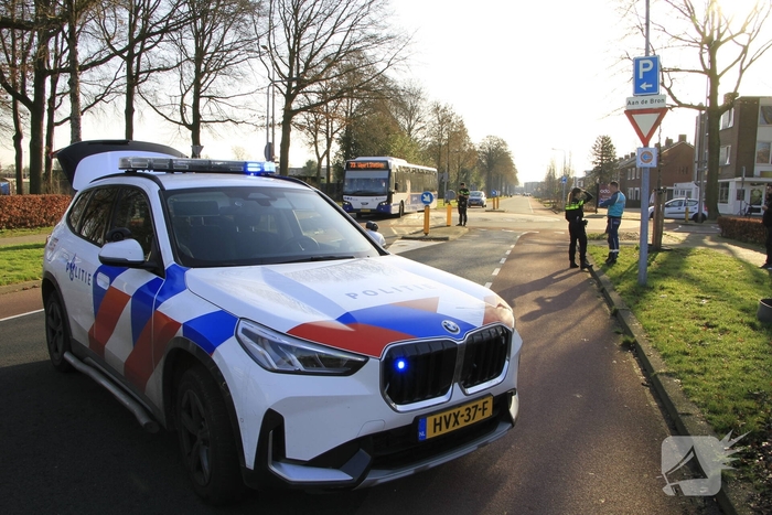 Fietser ernstig gewond na aanrijding op rotonde