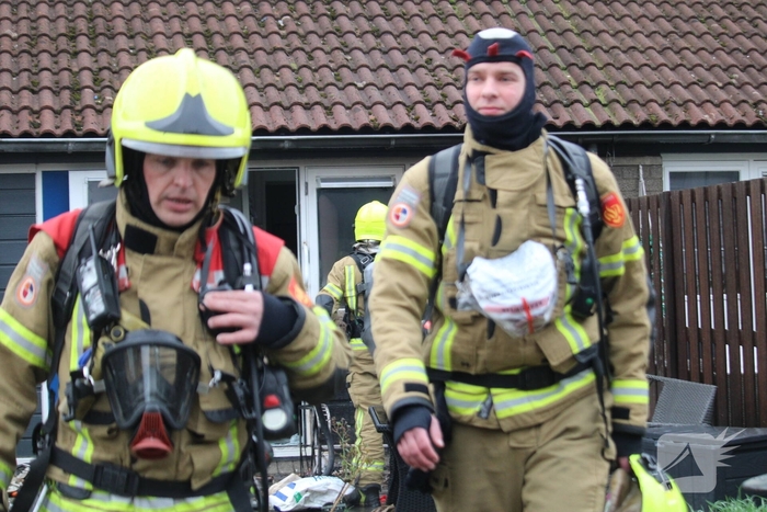 Brand in tuin leidt tot woningbeschadiging