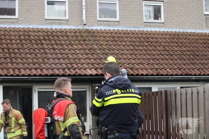 Brand in tuin leidt tot woningbeschadiging
