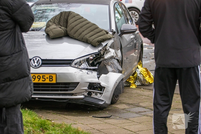 Botsing tussen twee voertuigen leidt tot letsel