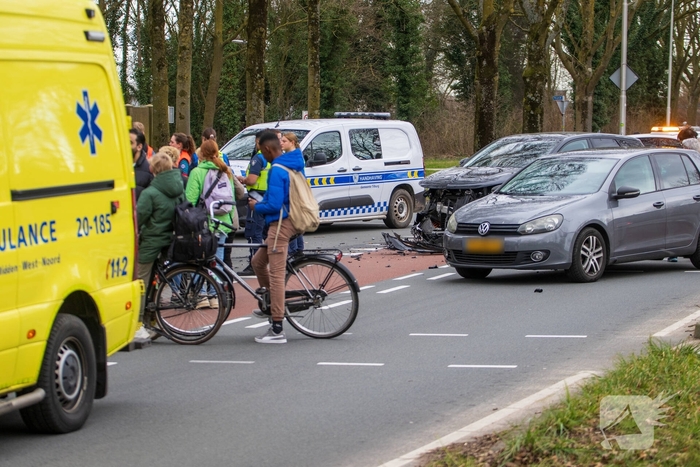 Botsing tussen twee voertuigen leidt tot letsel