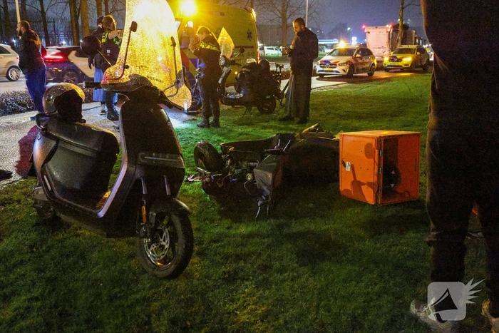Scooters botsen frontaal op fietspad