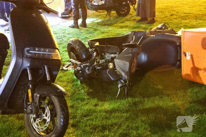 Scooters botsen frontaal op fietspad