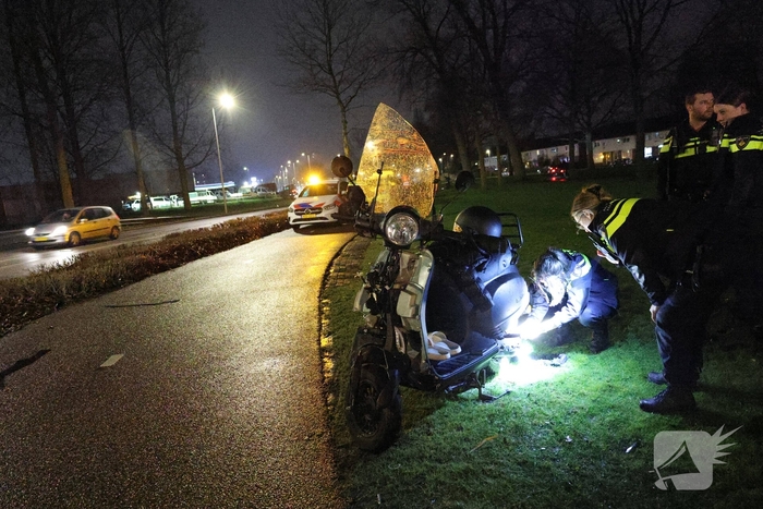 Scooters botsen frontaal op fietspad