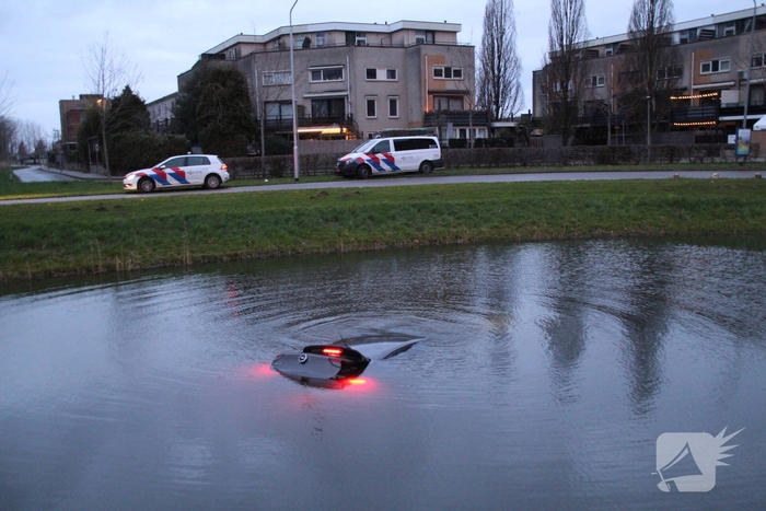 Voertuig te water na ongeval