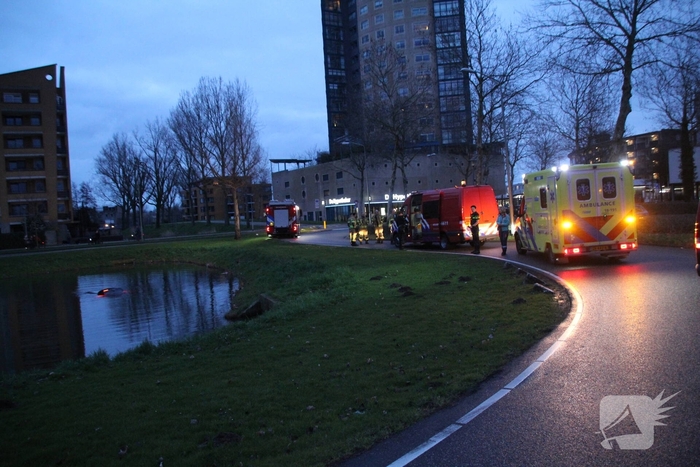 Voertuig te water na ongeval