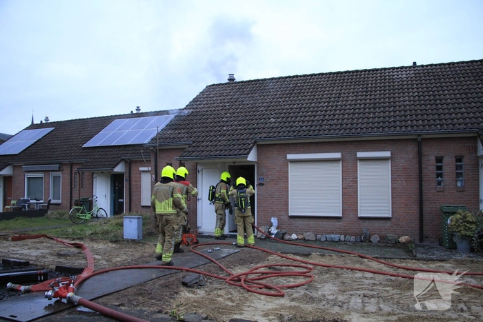 Brand op zolder van woning leidt tot ontruiming