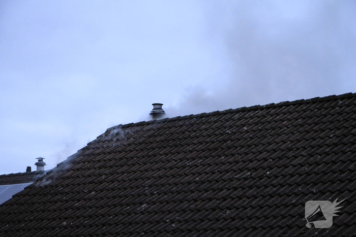 Brand op zolder van woning leidt tot ontruiming