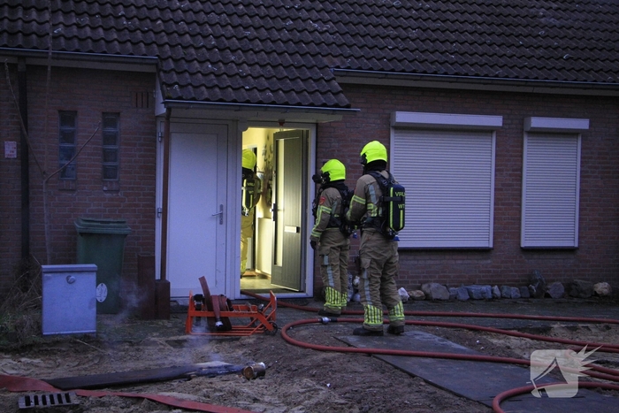 Brand op zolder van woning leidt tot ontruiming