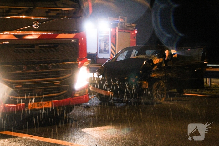 Zware aanrijding op snelweg met meerdere voertuigen betrokken