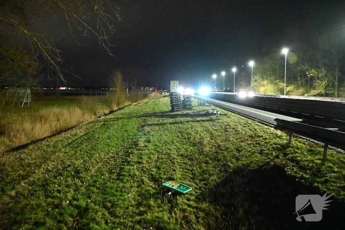 Flinke ravage na ongeval met pijlwagen, voortvluchtige bestuurder aangehouden