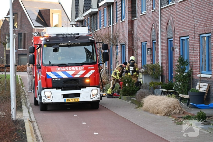Brandweer in actie bij woningbrand