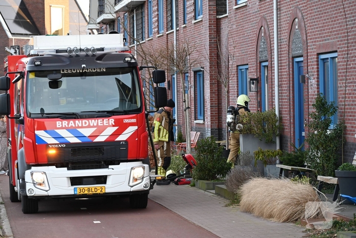 Brandweer in actie bij woningbrand