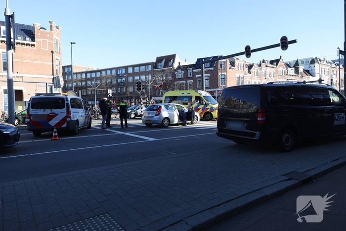 Ongeval tussen taxi en personenauto leidt tot medische controle