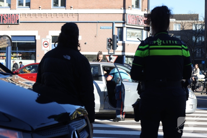 Ongeval tussen taxi en personenauto leidt tot medische controle