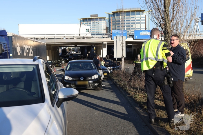 Auto slaat over de kop bij ongeval