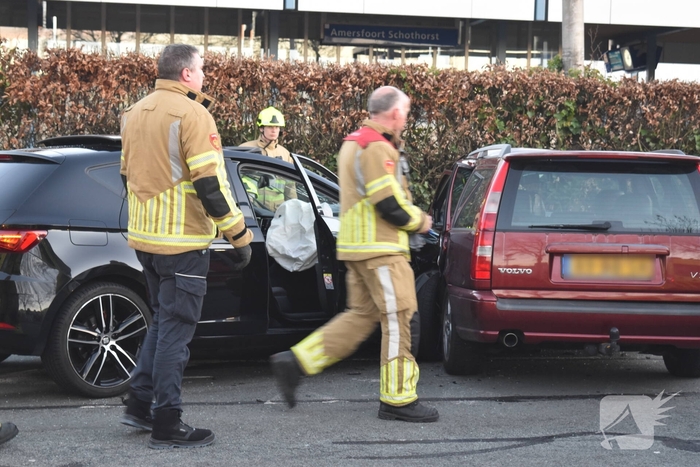 Slachtoffer bevrijdt uit auto na ongeval