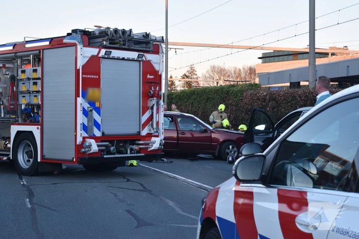Slachtoffer bevrijdt uit auto na ongeval