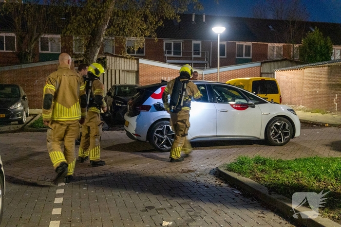 Brand in elektrische auto onderzocht