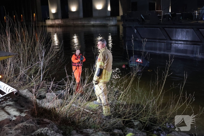 Auto te water na ongeval