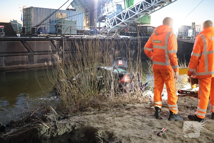 Auto te water na ongeval