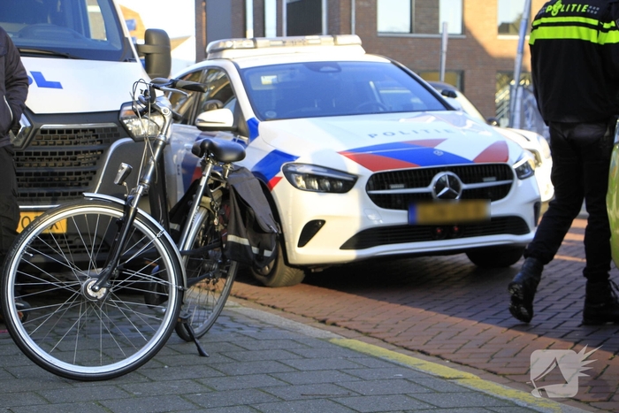 Fietsster gewond door open deur busje