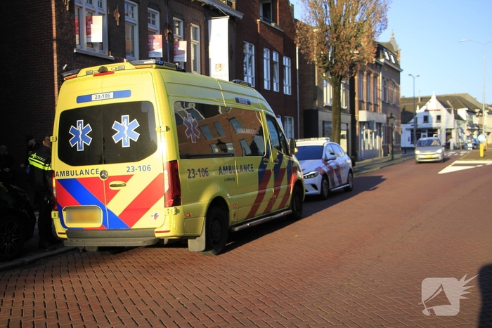 Fietsster gewond door open deur busje