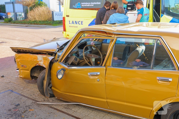 Oldtimer crasht na APK-keuring