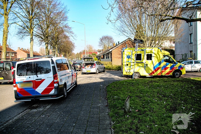 Aanrijding tussen motor en auto leidt tot lichte verwondingen