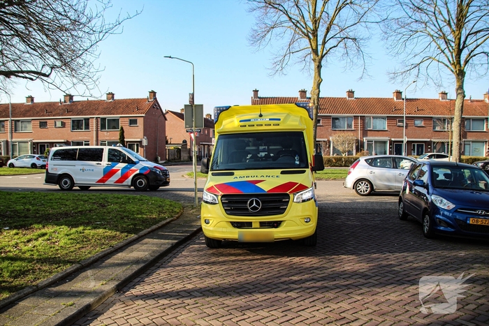 Aanrijding tussen motor en auto leidt tot lichte verwondingen
