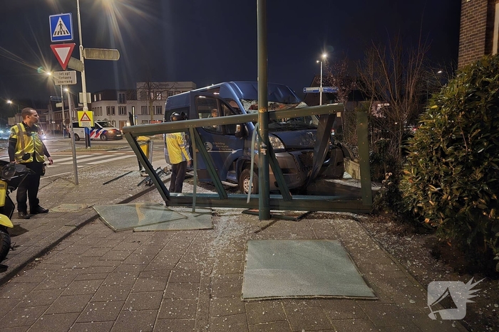 Ongeval met rolstoelbus leidt tot schade