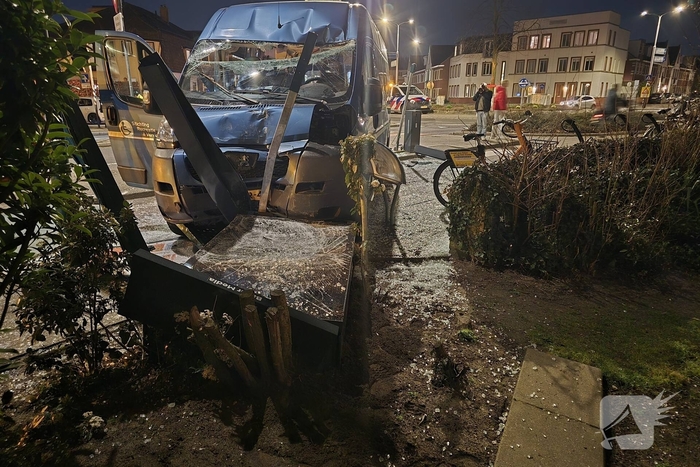 Ongeval met rolstoelbus leidt tot schade