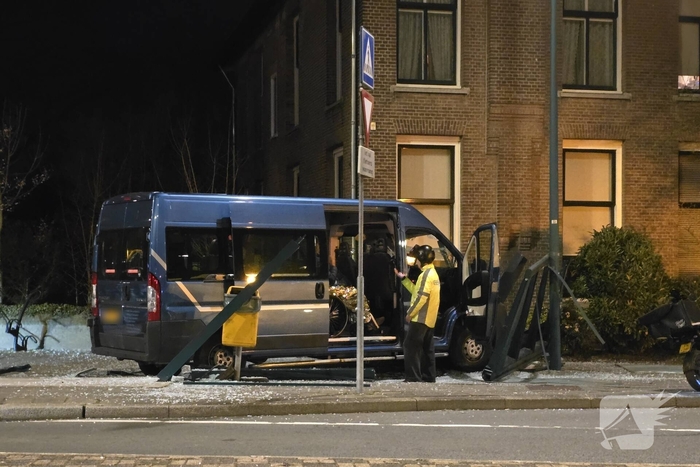 Ongeval met rolstoelbus leidt tot schade
