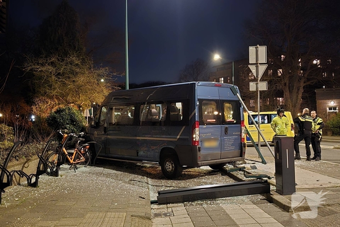 Ongeval met rolstoelbus leidt tot schade