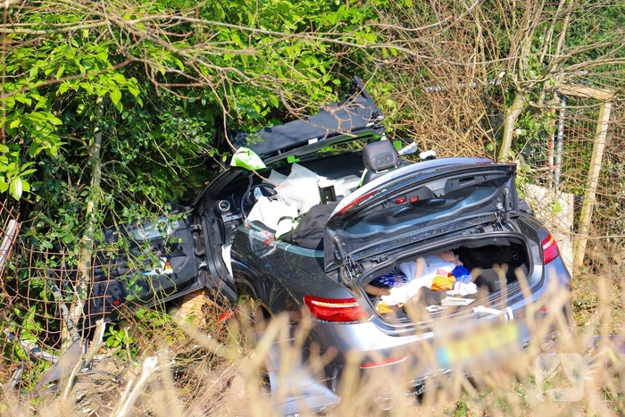 Bestuurder zwaargewond na eenzijdige aanrijding