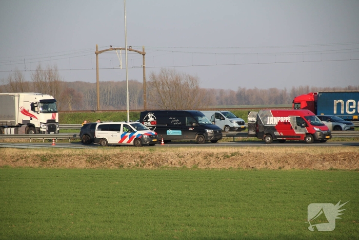 Ongeval tussen busje en Range Rover veroorzaakt verkeerschaos