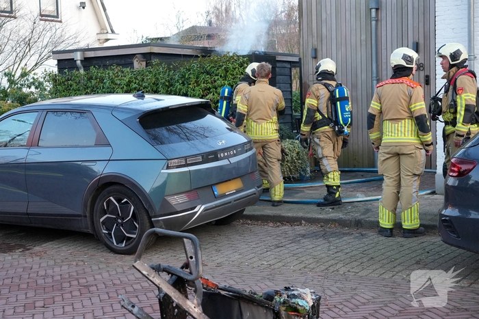 Brand in schuur snel onder controle