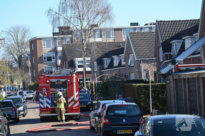 Brand in bijgebouw veroorzaakt snelle inzet brandweer