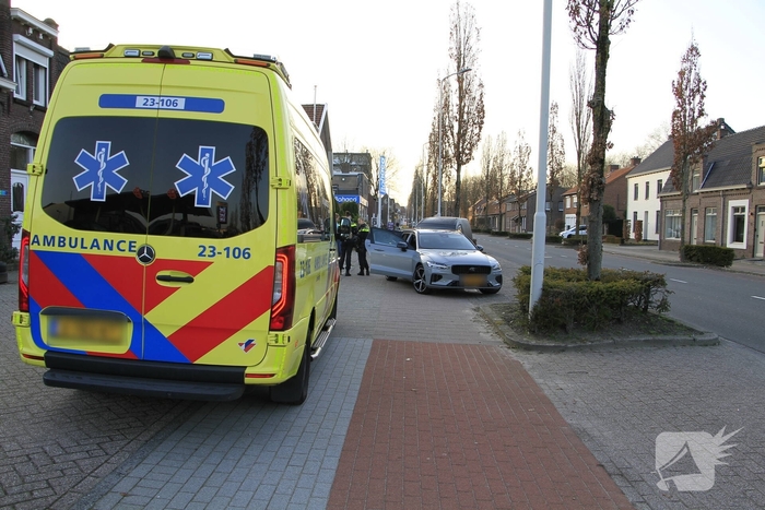 Botsing tussen voertuig en bestelbusje