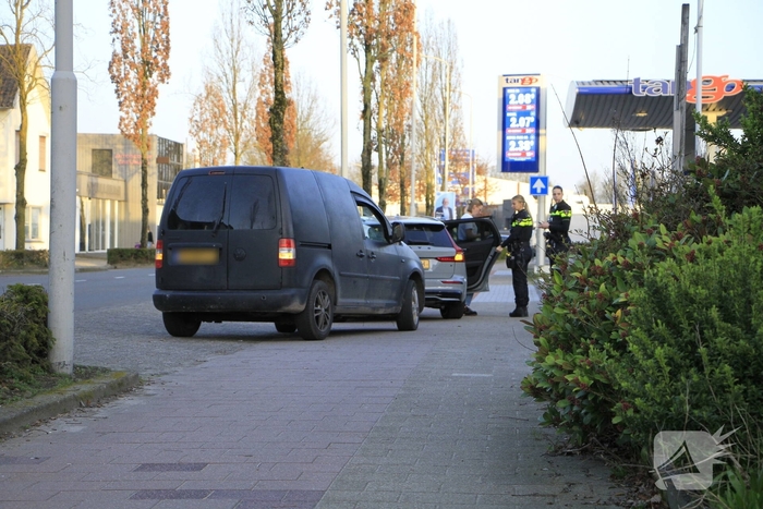 Botsing tussen voertuig en bestelbusje