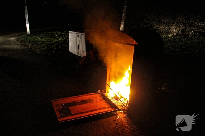 Container in brand na harde klap