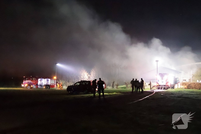 Brandweer bestrijdt grote brand