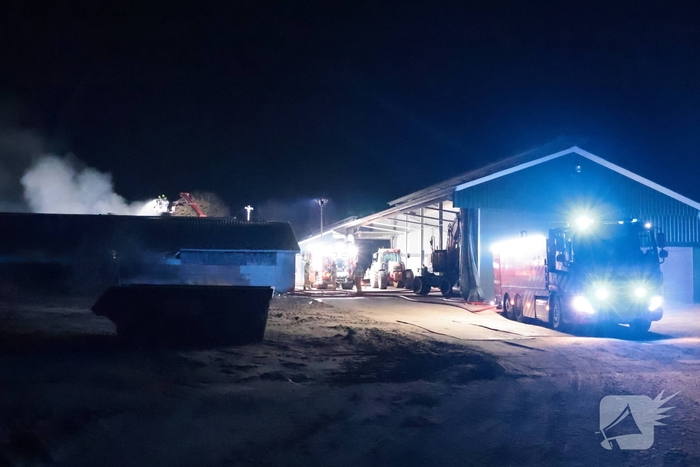 Brandweer bestrijdt grote brand