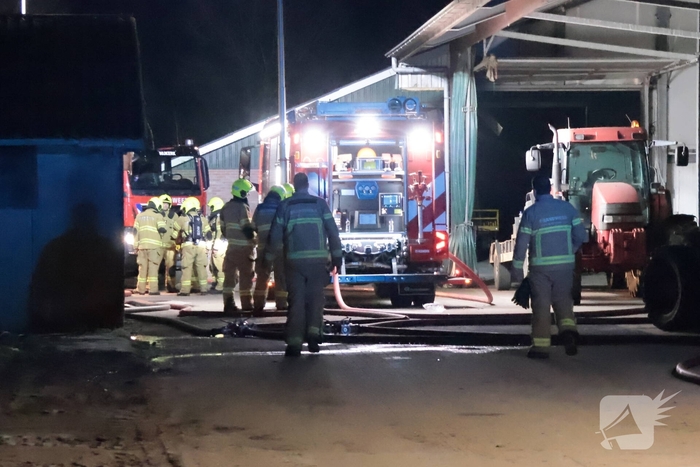 Brandweer bestrijdt grote brand