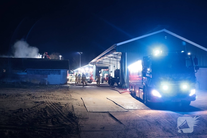 Brandweer bestrijdt grote brand