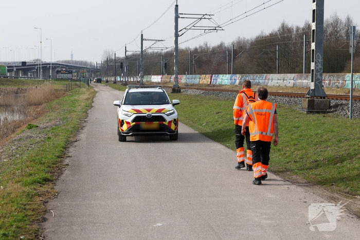 Verdacht pakketje aangetroffen langs spoor