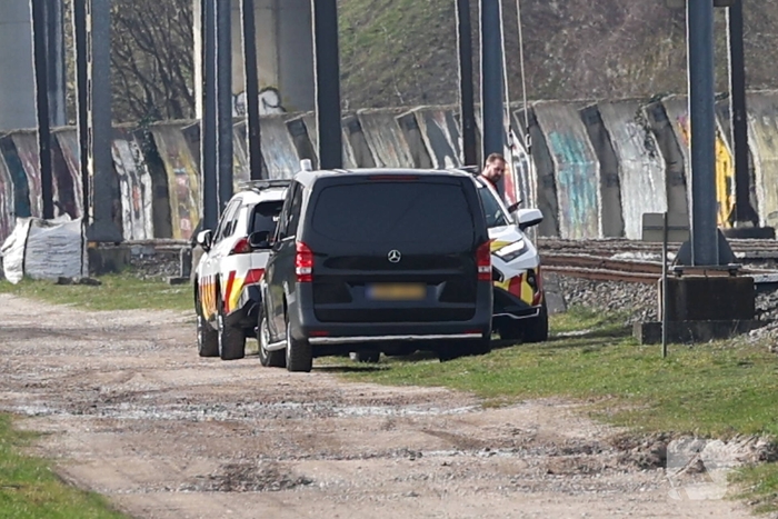 Verdacht pakketje aangetroffen langs spoor